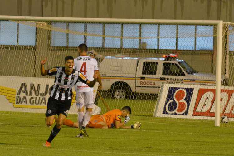 Rubens fez dois gols e virou o marcador para o Tupi, na partida contra o Guarani, em Juiz de Fora