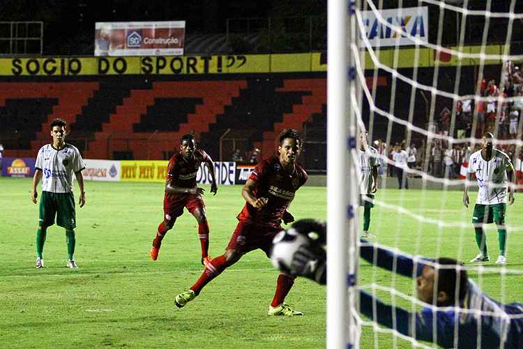 As defesas praticadas pelo goleiro americano terminaram evitando que o placar do jogo fosse mais elástico