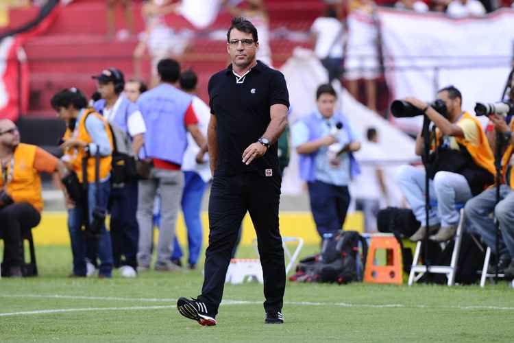Marcelo Martelotte vem sofrendo com poucas peças no banco que estejam à altura dos titulares 