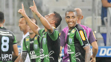 Após entrar no segundo tempo do clássico, Bryan marcou belo gol em chute de longa distância 