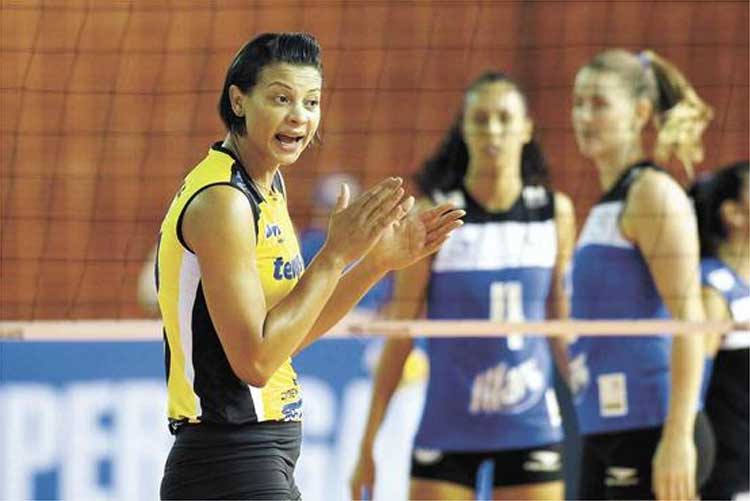 Walewska, central do Praia: "Confirmamos o segundo lugar, que era o mais importante. Agora, a probabilidade de enfrentar o Sesi é grande e sabemos que é atípico o segundo colocado pegar uma equipe tão forte"