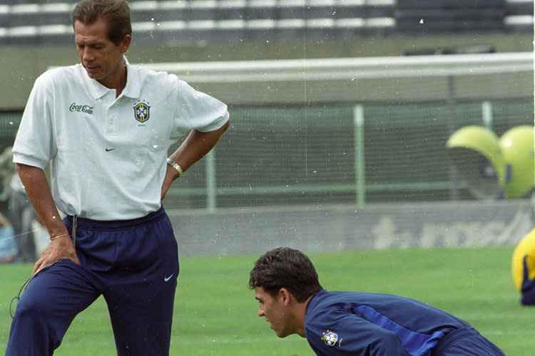 Leão creditou aos problemas extracampo do atacante o fato de não tê-lo convocado para a Seleção