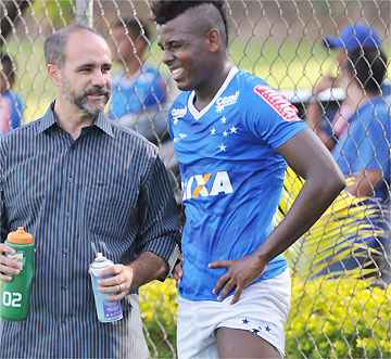 Marcos Vinícius realizou exame de imagem na manhã desta quarta e teve constatada uma lesão