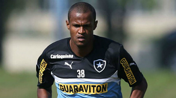 Criticado nos primeiros jogos, Airton se firmou e deve renovar o contrato até 2017