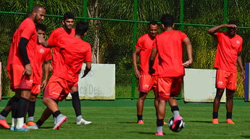 Sob o comando de novo treinador, o Tricordiano busca reabilitação contra o América