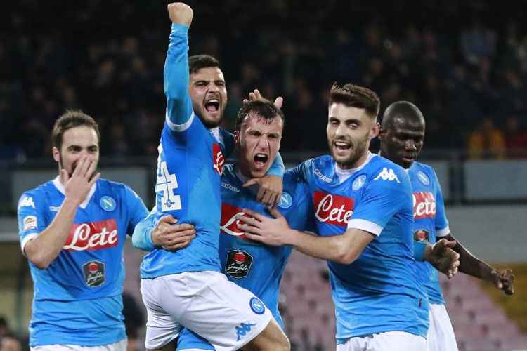 O Napoli venceu o Chievo por 3 a 1, fora de casa, e colou ainda mais na liderança 