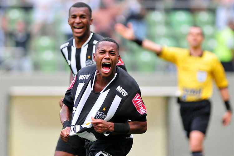Atacante festeja um dos gols do Atlético no triunfo sobre o Tombense, pelo Campeonato Mineiro