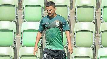 Com lesão no joelho, Raul não joga desde setembro