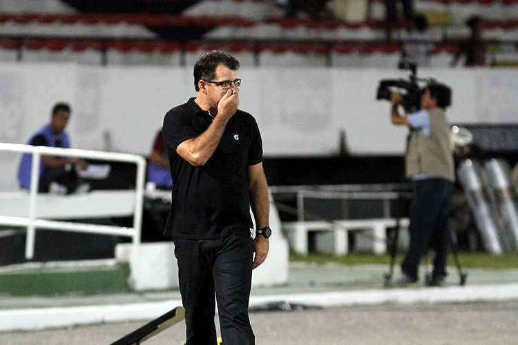 Embora o técnico tenha pontuado melhora, não deixou de falar que ainda espera mais do time