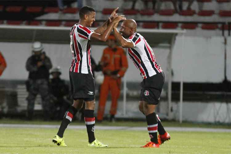 "Tiago fez um bom jogo, fez gol, trabalhou bem. Voltou a ser o Tiago que a gente conheceu", elogiou o técnico