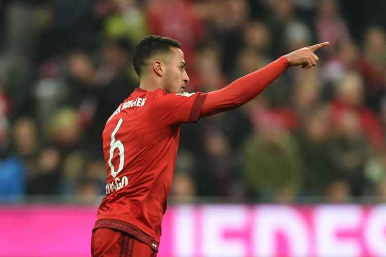Thiago Alcântara fez o primeiro e o último tento do Bayern sobre o Werder Bremen, na Allianz Arena
