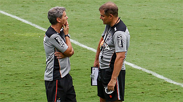 Carlinhos Neves é fiel escudeiro de Diego Aguirre