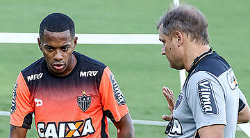 Robinho está à disposição de Diego Aguirre