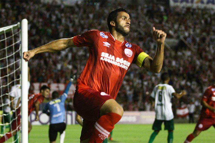 Zagueiro ocupa atualmente a atilharia do Campeonato Pernambucano, com quatro gols marcados
