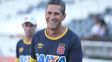 Time de Jorginho amplia invencibilidade