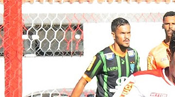 Rafael Bastos não consegue explicar derrota