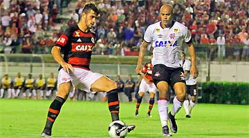 Flamengo e Atlético-PR se enfrentaram diante de mais de 11 mil pagantes em Juiz de Fora