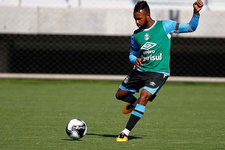 "O Sport manifestou interesse e ficou por isso. Não temos ainda formalização de negócio", disse o dirigente