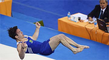 Diego Hypolito confirmou o favoritismo e ganhou o ouro no solo, apesar de não repetir o ótimo desempenho da fase de classificação