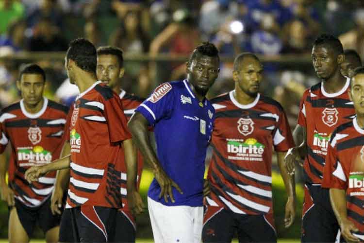 Em 2015, com jogadores reservas, Cruzeiro enfrentou Seleção de Ibirité e venceu partida por 4 a 0