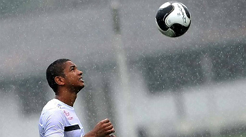 Braz admite conversa com Bruno Henrique para melhorar desempenho da defesa na bola aérea