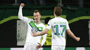 Arnold (e) marcou um dos gols da vitória do Wolfsburg sobre o Real Madrid
