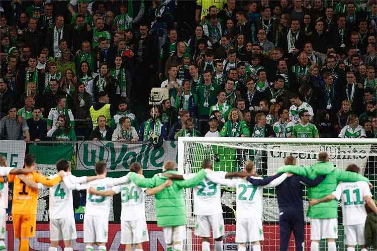 Jogadores do Wolfsburg comemoraram vitória importante com torcida e sonham com classificação à semifinal