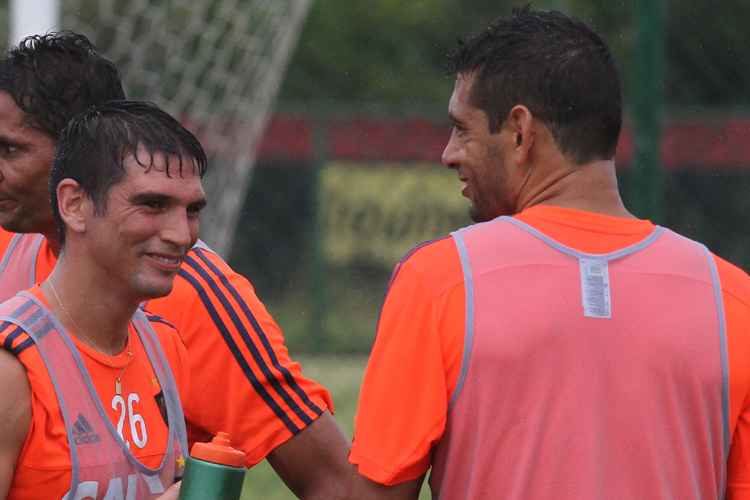 Falcão deu sinais que Mark González e Diego Souza podem jogar juntos contra o Campinense