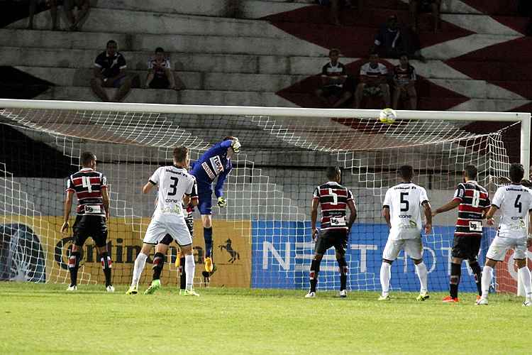 Um público pequeno compareceu, apesar da recente e heroica classificação às semifinais do Nordestão