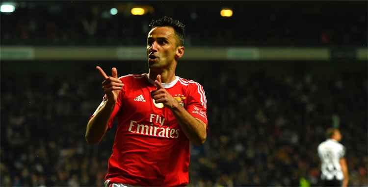 Atacante brasileiro Jonas é o responsável pelos gols do Benfica, que tenta se manter na ponta da tabela