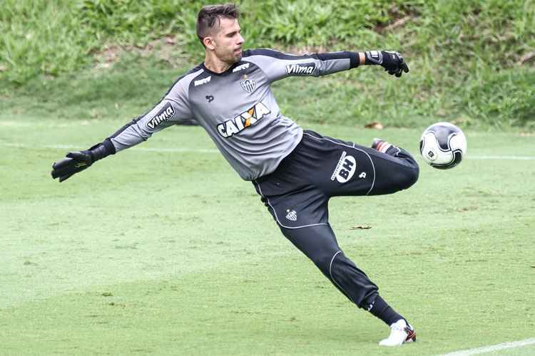 Goleiro trabalhou em campo com os outros dois jogadores da posição, Uilson e Lauro