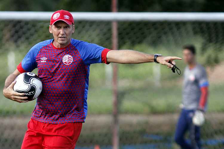 Para pegar o Carcará, Dal Pozzo pode contar com retorno de Caíque e Esquerdinha como titular