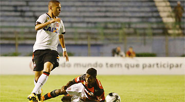 Atlético-PR e Flamengo pela Primeira Liga: partida sofrível em Juiz de Fora (MG)