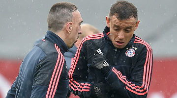 Ribéry brinca com brasileiro Rafinha em último treino do Bayern antes do jogo em Lisboa