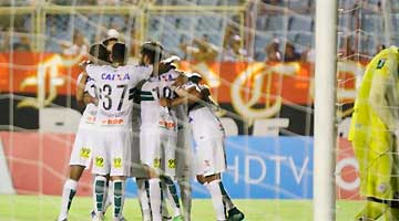 Coritiba não teve trabalho para golear o Guarany e se classificar na primeira partida