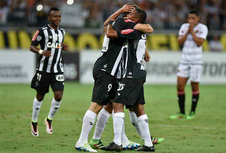 Robinho fez um dos gols: com Leandro Damião, é o brasileiro em atividade que mais marcou na competição