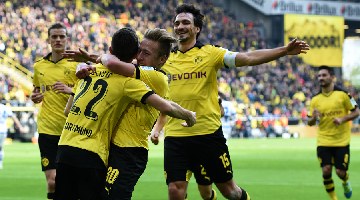 Vitória do Dortmundo vem a calhar após a eliminação para o Liverpool na Liga Europa