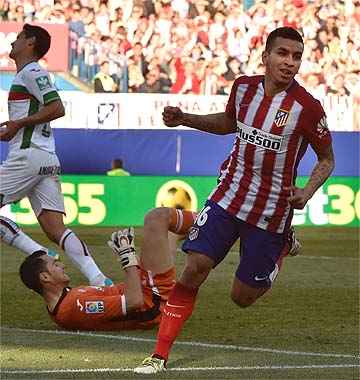 Argentino Ángel Correa fechou o placar aos 37