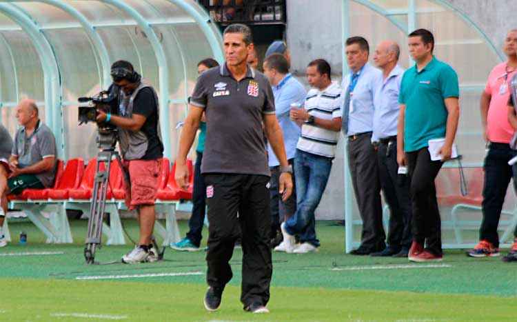 Jorginho alertou que o Vasco não pode se iludir com a vantagem de poder empatar diante dos flamenguistas