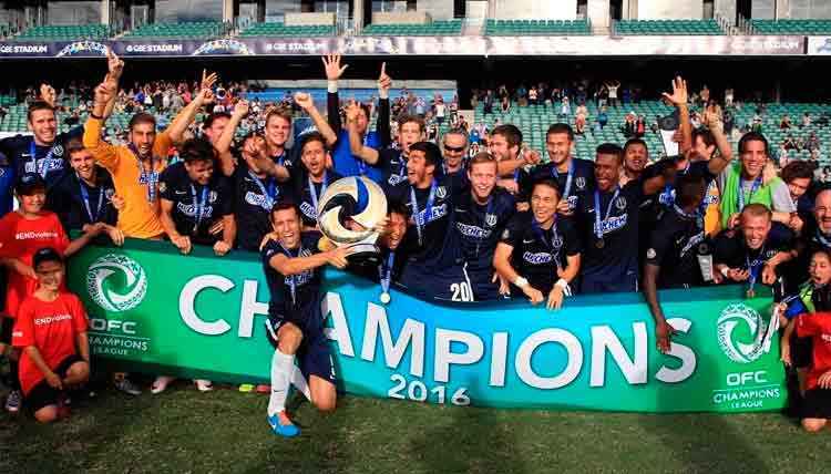 Jogadores do Auckland City comemoram o sexto título seguido do time na Liga dos Campeões da Oceania 