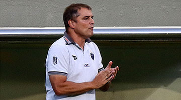 Diego Aguirre está satisfeito com o rendimento do time