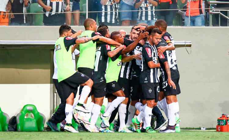 Pouco depois de desperdiçar grande chance, Lucas Pratto se redime, abre o marcador e comemora