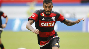 Cesar Martins ocupou a vaga do titular Ruan no clássico contra o Vasco, nesse domingo