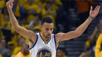 Curry agora se recupera de uma contusão no ligamento do joelho direito