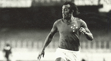 O craque Dirceu Lopes jogou no meio de campo do Cruzeiro nas décadas de 1960 e 1970