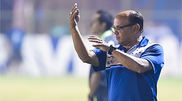 Geraldo Delamore é técnico interino do Cruzeiro