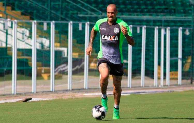 França não atua em partidas oficiais desde o ano passado, já que vem tratando de um problema físico 