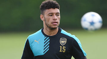 Alex Oxlade-Chamberlain volta a sofrer lesão e deve ficar fora da Euro
