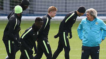 Pellegrini tem três desfalques na defesa para confronto direto com Arsenal, neste domingo