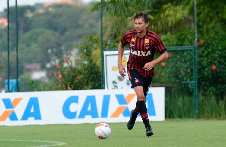 Paulo André ficou realizando trabalhos de fortalecimento na academia do clube nos últimos dias